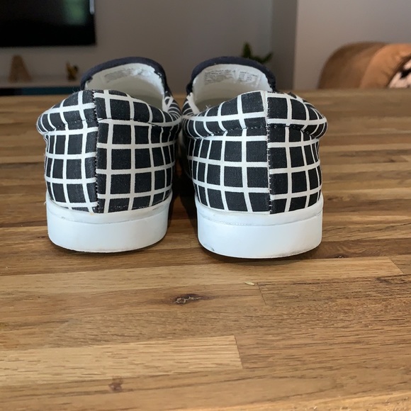 Airwalk Slip On Sneakers - Picture 5 of 9